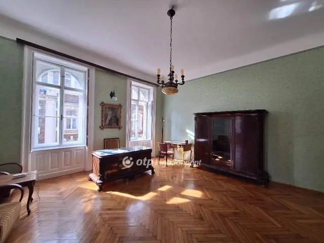 Eladó lakás Budapest VIII. kerület, Corvin negyed 125 nm