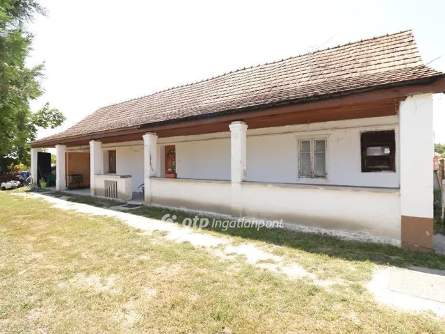 Eladó ház Lórév 72 nm