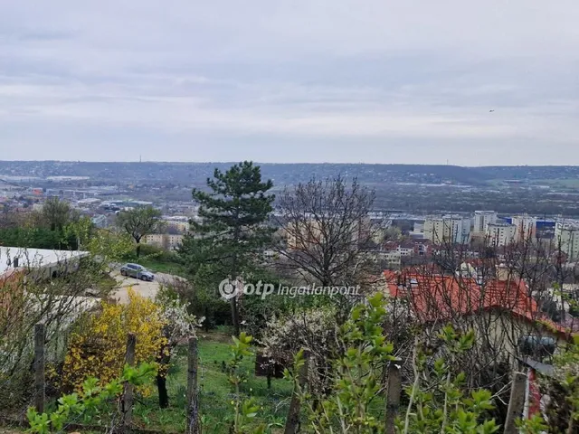 Eladó telek Budaörs 860 nm