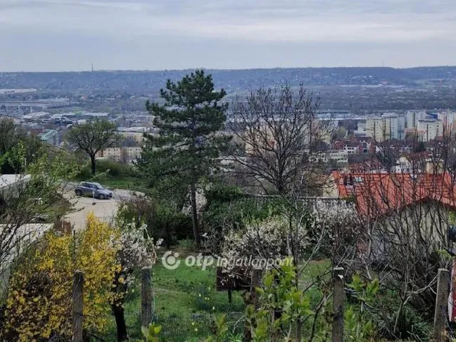 Eladó telek Budaörs 860 nm