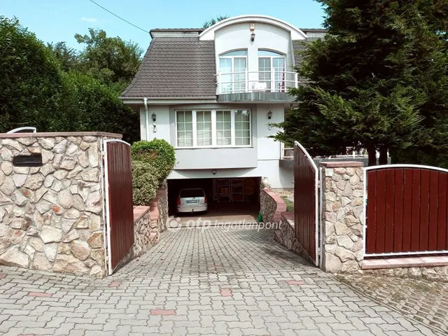 Eladó ház Budaörs 300 nm