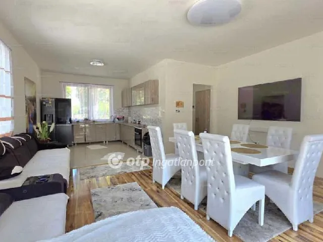 Eladó ház Budapest XVIII. kerület, Szemeretelep 160 nm