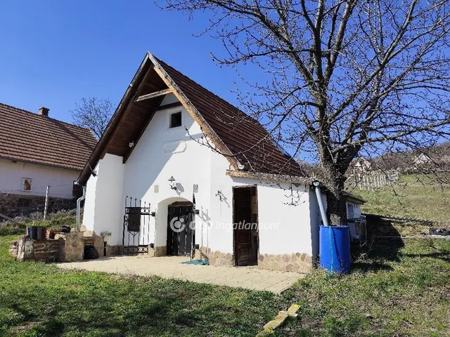 Eladó telek Zánka 1800 nm