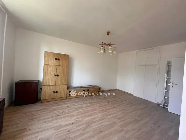 Eladó lakás Budapest IX. kerület, József Attila lakótelep 37 nm