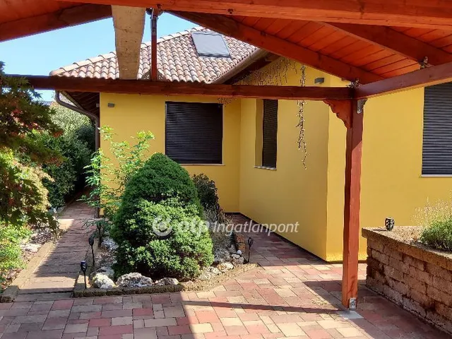 Eladó ház Vecsés, Kispatak-lakópark 240 nm