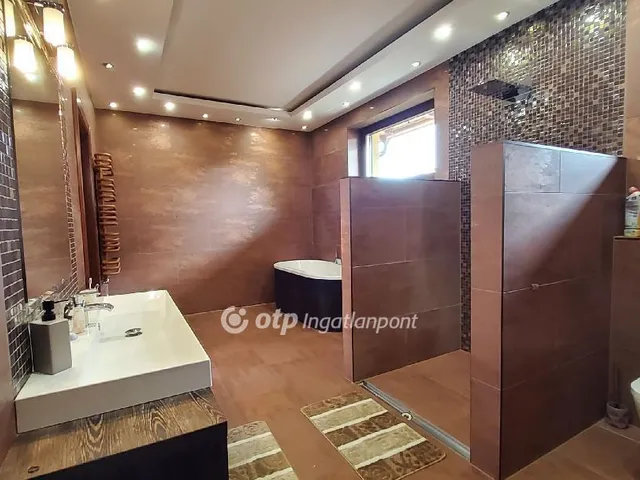 Eladó ház Vecsés, Kispatak-lakópark 240 nm