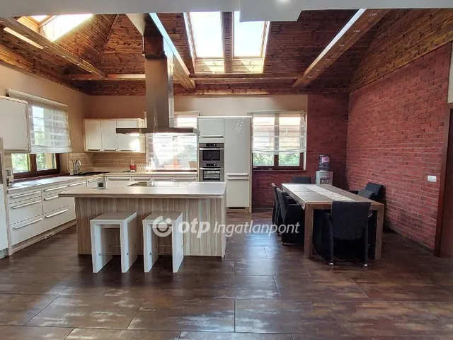 Eladó ház Vecsés, Kispatak-lakópark 240 nm