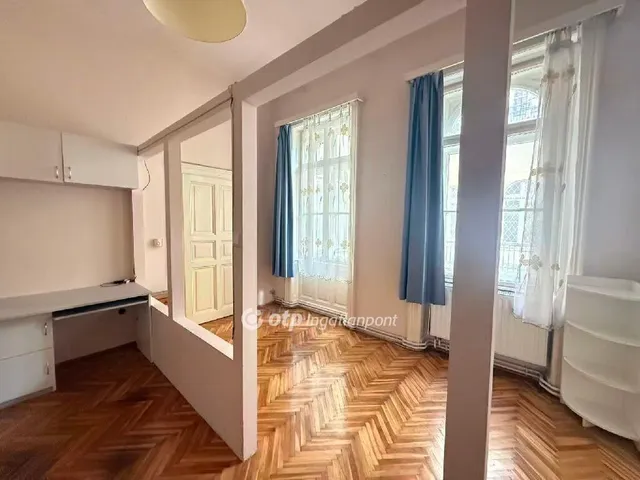 Eladó lakás Budapest VI. kerület, Nagykörúton belüli terület 76 nm