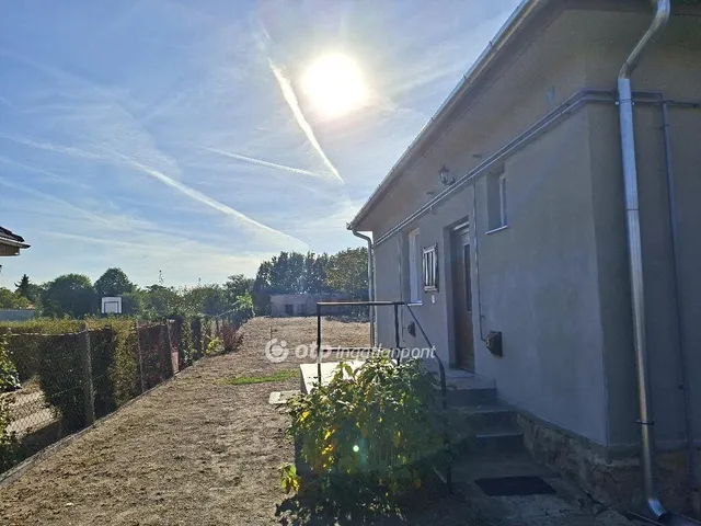 Eladó ház Dánszentmiklós 60 nm