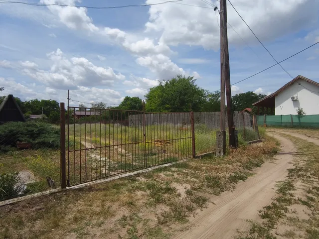 Eladó telek Tápiószentmárton 617 nm