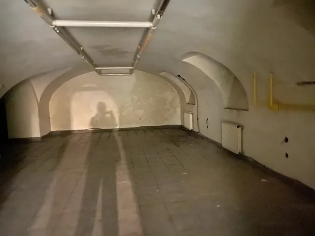 Kiadó kereskedelmi és ipari ingatlan Budapest VI. kerület, Nagykörúton kívüli terület, Szondi utca 47 350 nm