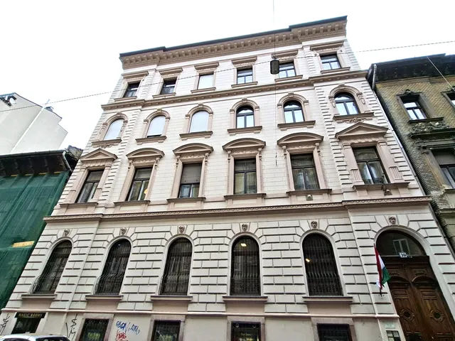 Eladó lakás Budapest VI. kerület, Nagykörúton belüli terület 70 nm