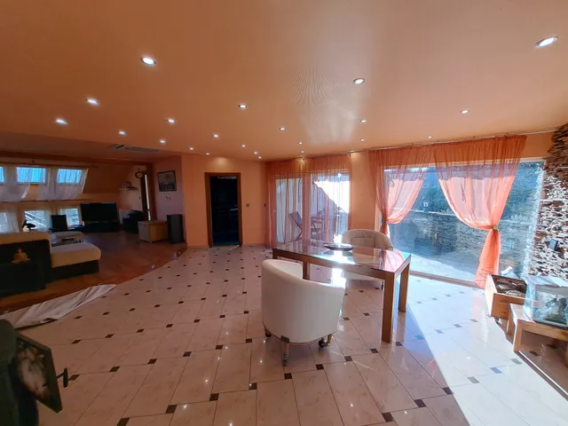 Kiadó lakás Zsámbék 147 nm