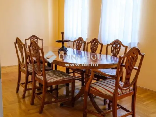 Eladó ház Budapest XVI. kerület 313 nm