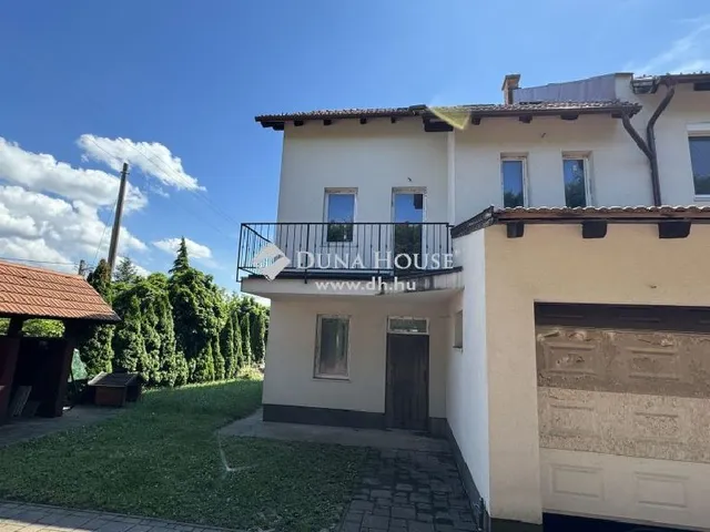 Eladó ház Üröm 210 nm