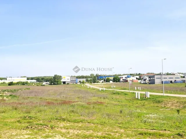 Eladó kereskedelmi és ipari ingatlan Gödöllő 1238 nm