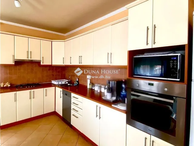 Eladó ház Veresegyház, Táborhely 210 nm