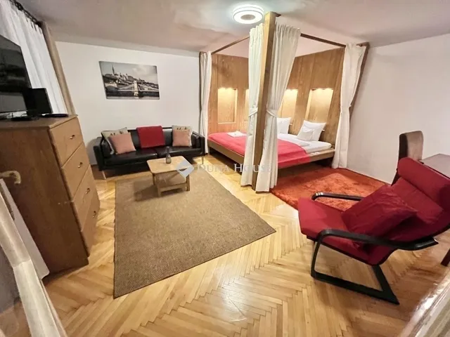 Eladó lakás Budapest V. kerület 79 nm