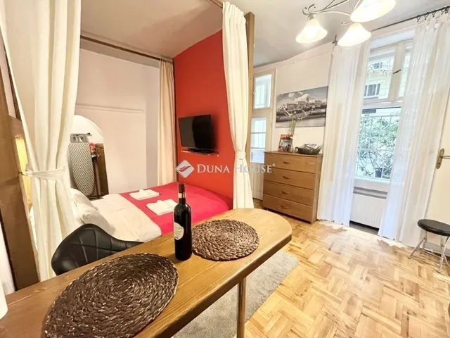 Eladó lakás Budapest V. kerület 79 nm