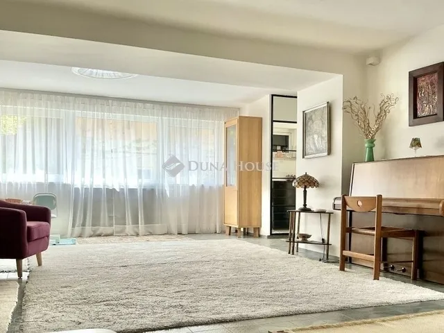 Eladó ház Budapest III. kerület 300 nm