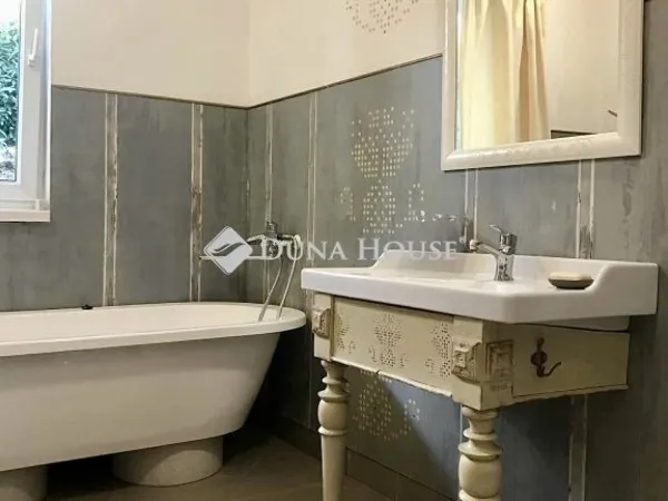 Eladó lakás Üröm 55 nm