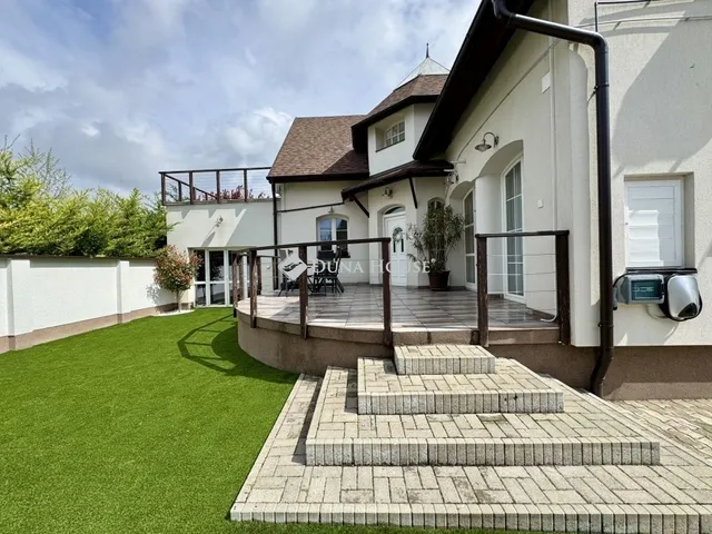 Eladó ház Székesfehérvár 210 nm