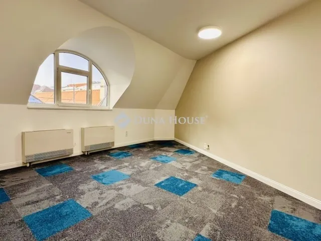 Kiadó kereskedelmi és ipari ingatlan Budapest III. kerület 285 nm