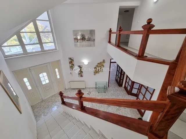 Eladó ház Kápolnásnyék 273 nm