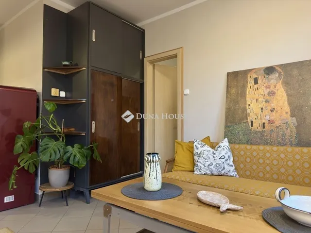 Eladó lakás Üröm 55 nm