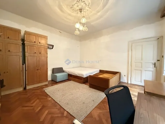 Eladó lakás Budapest VI. kerület 44 nm