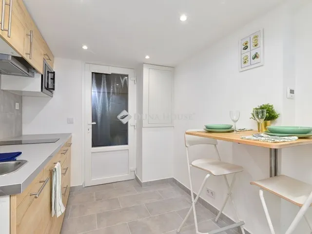 Eladó lakás Budapest VI. kerület 22 nm