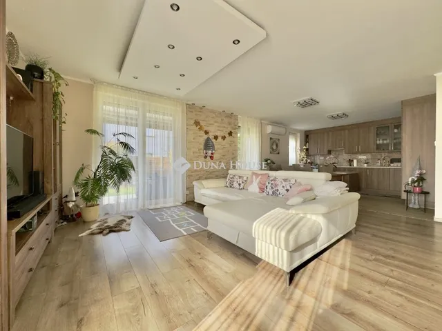 Eladó lakás Budapest XVI. kerület, Rákosszentmihály 117 nm