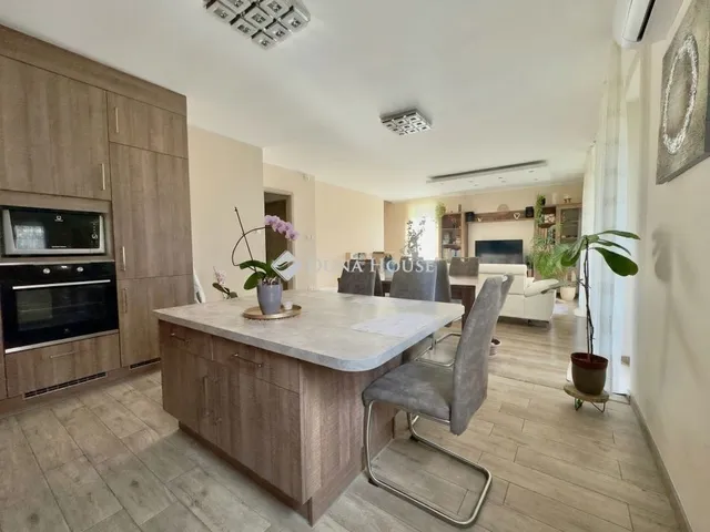 Eladó lakás Budapest XVI. kerület, Rákosszentmihály 117 nm