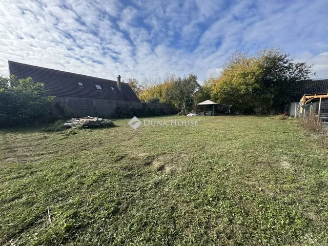 Eladó telek Pócsmegyer 650 nm