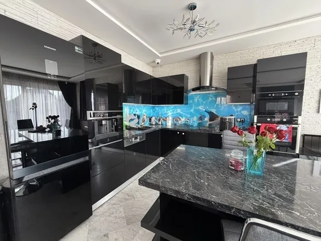 Eladó ház Budapest III. kerület 300 nm