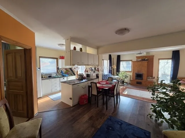 Eladó ház Leányfalu 210 nm