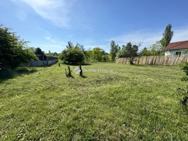 Eladó telek Szigetmonostor 760 nm