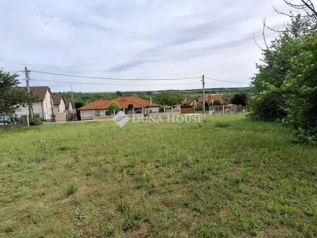 Eladó telek Nagytarcsa 896 nm