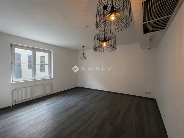Kiadó kereskedelmi és ipari ingatlan Budapest I. kerület 520 nm