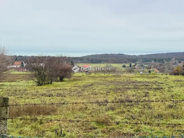 Eladó telek Balatonalmádi 2927 nm