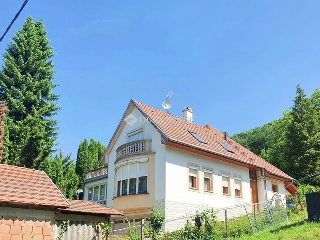 Eladó ház Remeteszőlős 320 nm