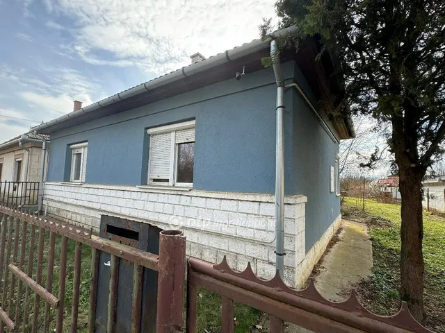Eladó ház Tiszadada 90 nm