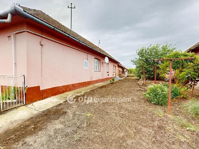 Eladó ház Buj 77 nm