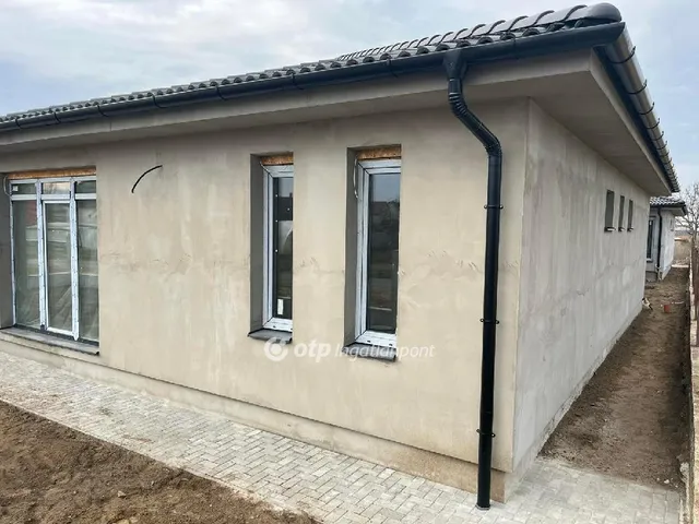 Eladó ház Apagy 158 nm