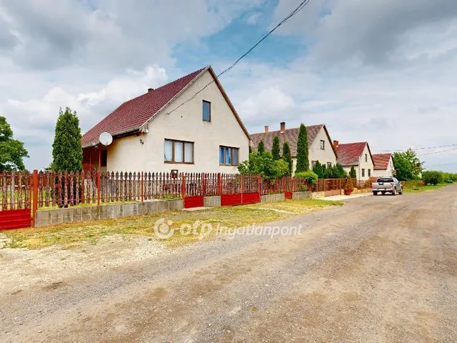 Eladó ház Tiszaeszlár 89 nm