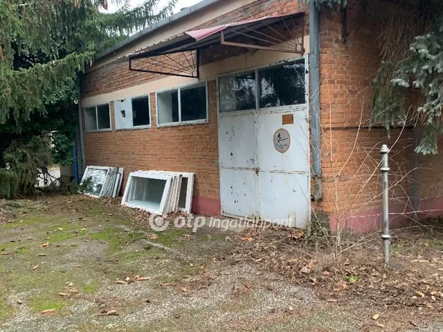 Eladó kereskedelmi és ipari ingatlan Nyíregyháza 993 nm