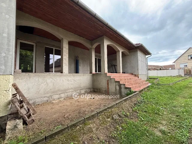 Eladó ház Dombrád 246 nm