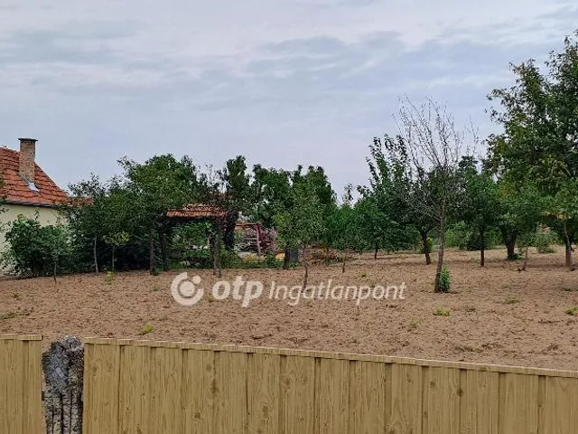 Eladó telek Téglás 756 nm