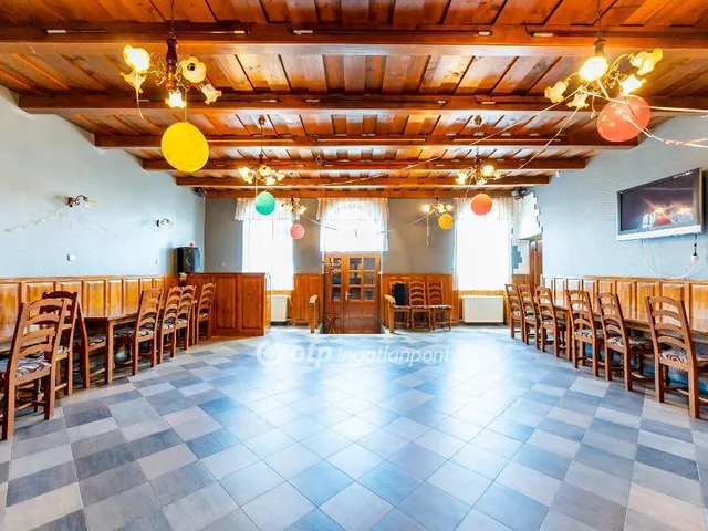 Eladó kereskedelmi és ipari ingatlan Polgár 153 nm