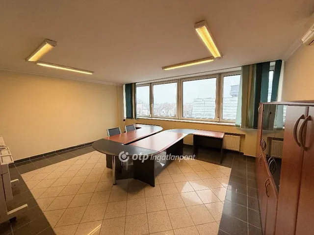 Kiadó kereskedelmi és ipari ingatlan Nyíregyháza 75 nm